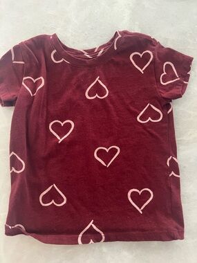 Old navy maroon heart short sleeved tee, 5t